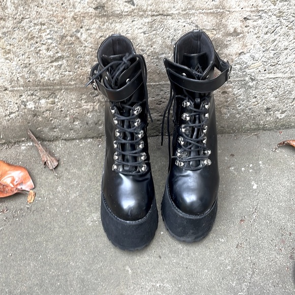 Used only a few times pricey shoes but have no use for them. Havoc platforms. - Picture 2 of 2